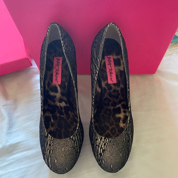 Betsey Johnson High Heels size 9 - Picture 2 of 7